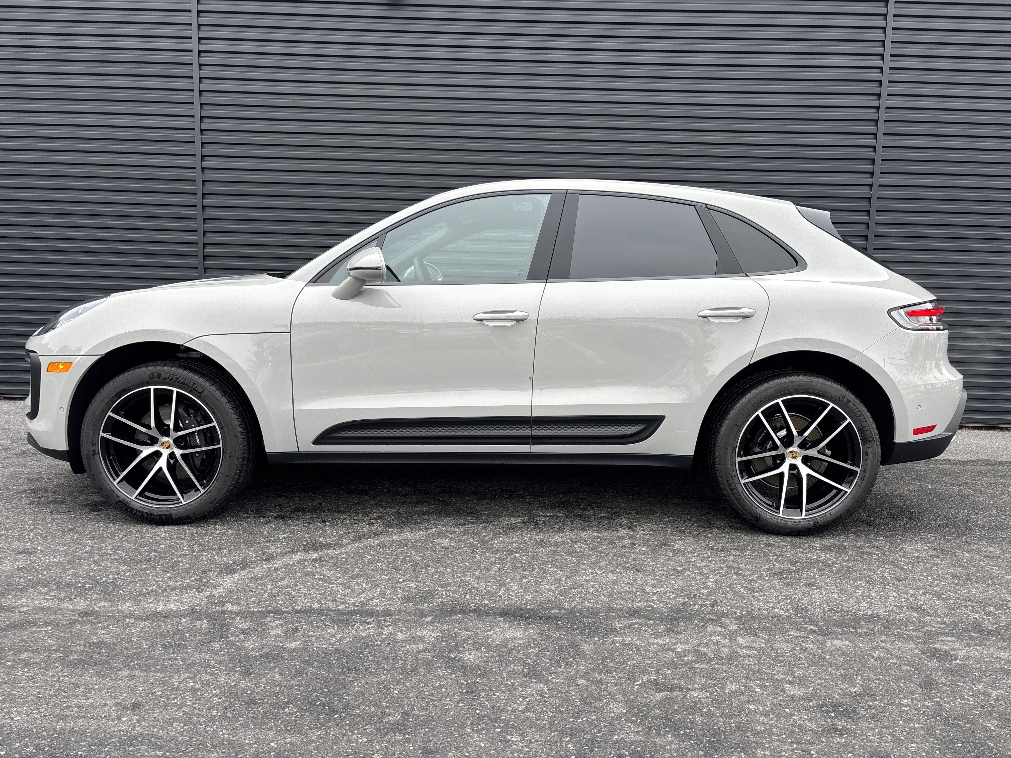 New 2026 Porsche Macan image 2