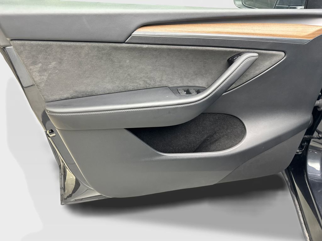 Used 2024 Tesla Model Y Long Range image 31