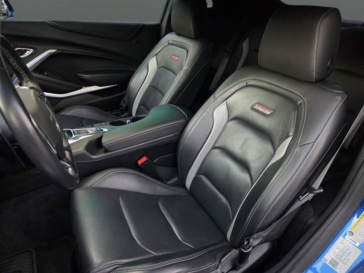 Used 2018 Chevrolet Camaro SS RWD image 11