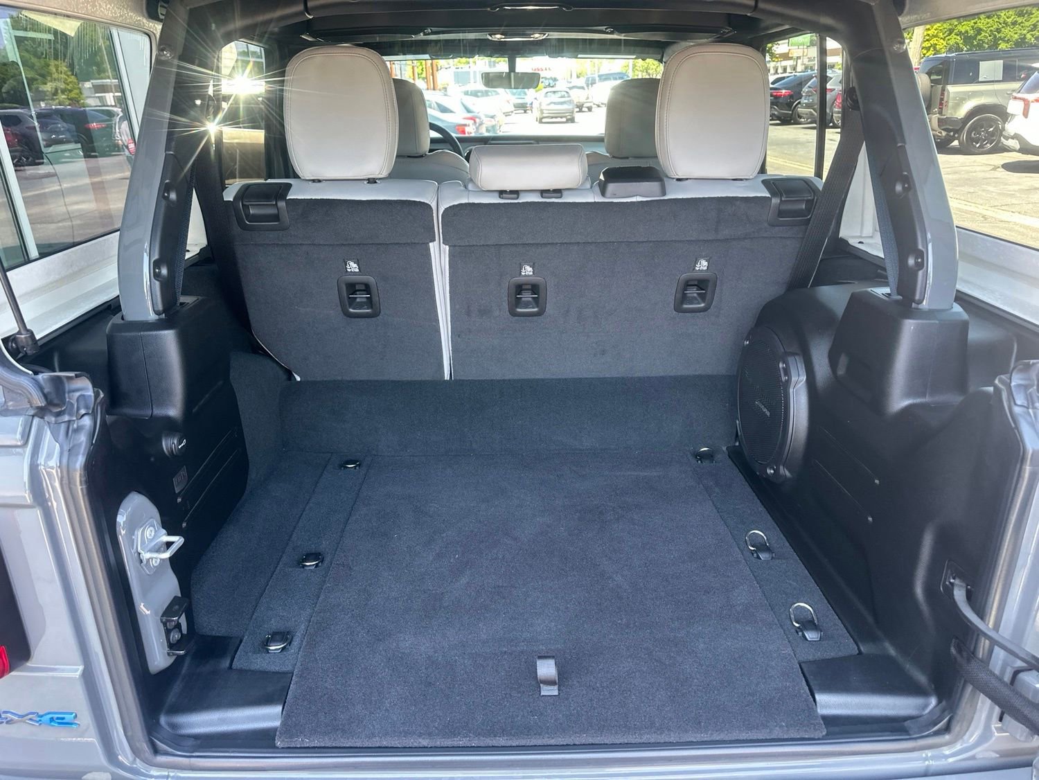 Used 2023 Jeep Wrangler Unlimited Sahara AWD/4WD image 14