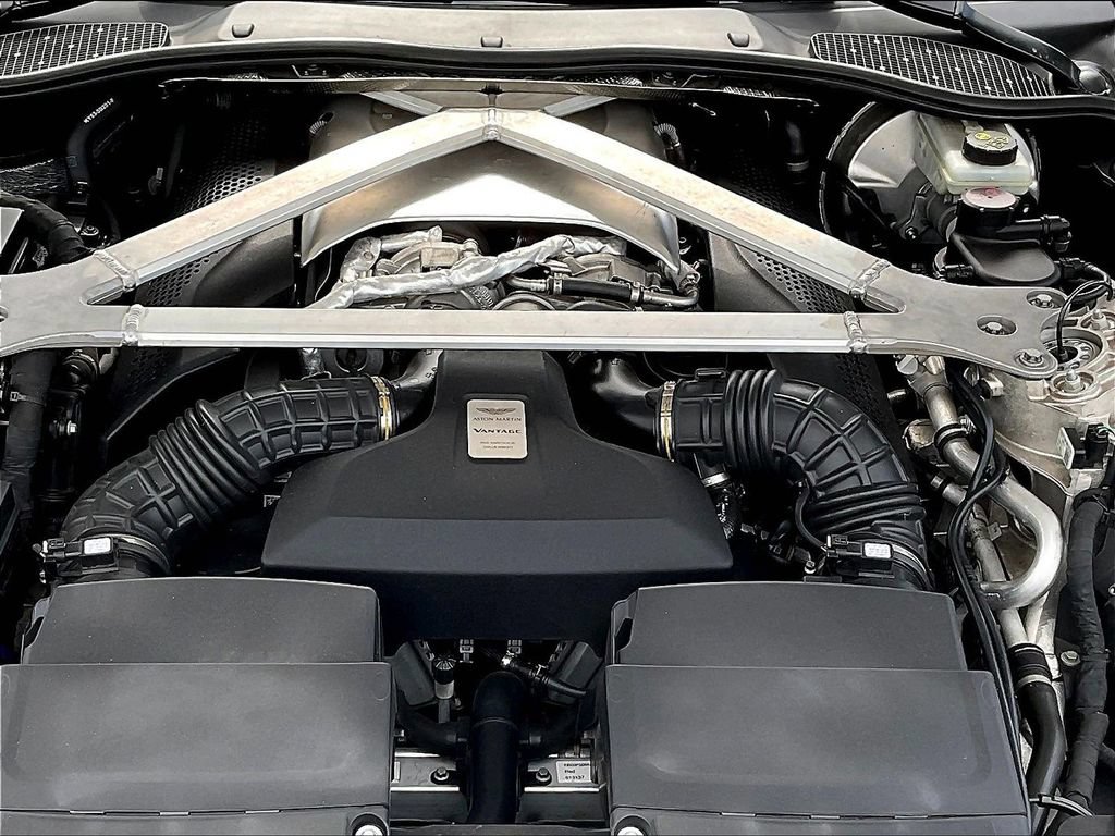 Used 2020 Aston Martin V8 Vantage Coupe RWD image 27