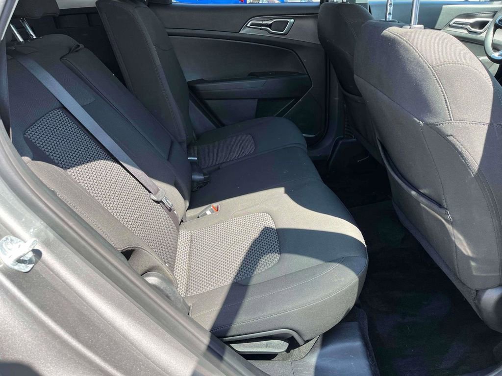 Used 2023 Kia Sportage LX FWD image 9