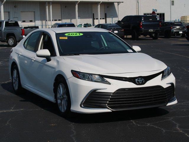 Used 2021 Toyota Camry LE image 20