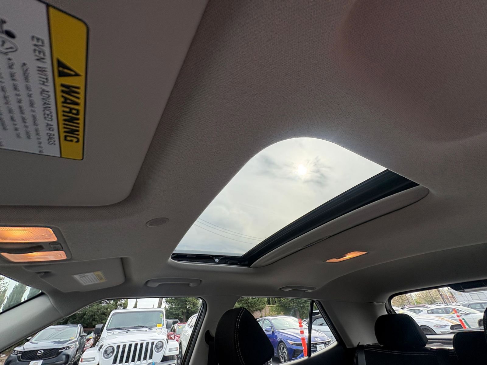 Used 2025 Hyundai Venue SEL image 28