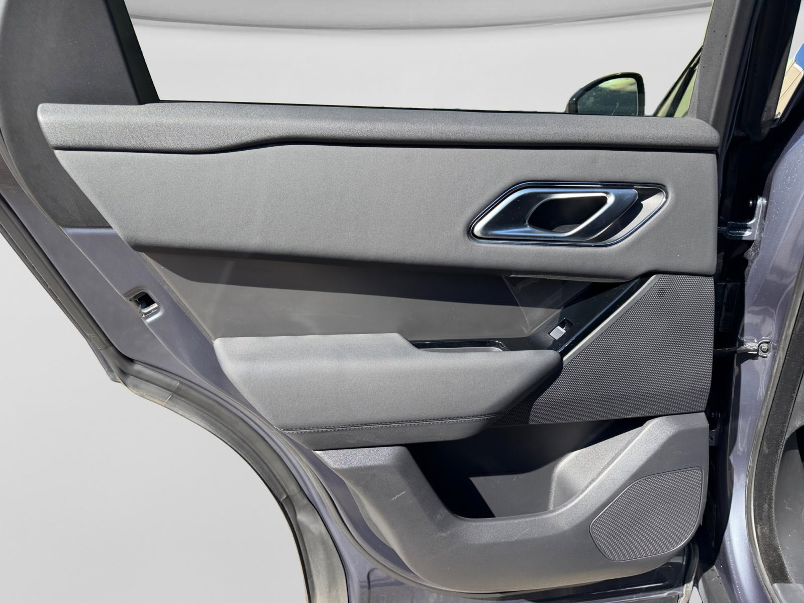 Used 2025 Land Rover Range Rover Velar Dynamic SE image 17