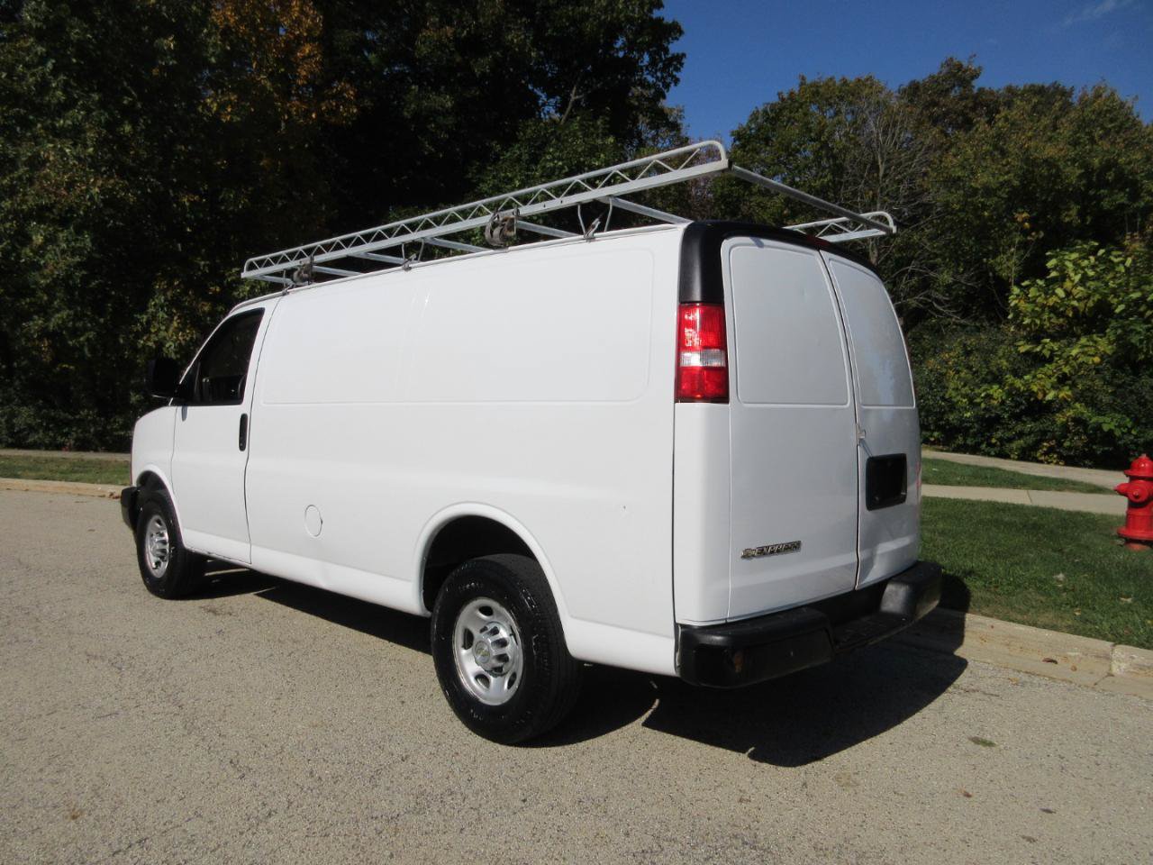 Used 2017 Chevrolet Express 3500 RWD image 3