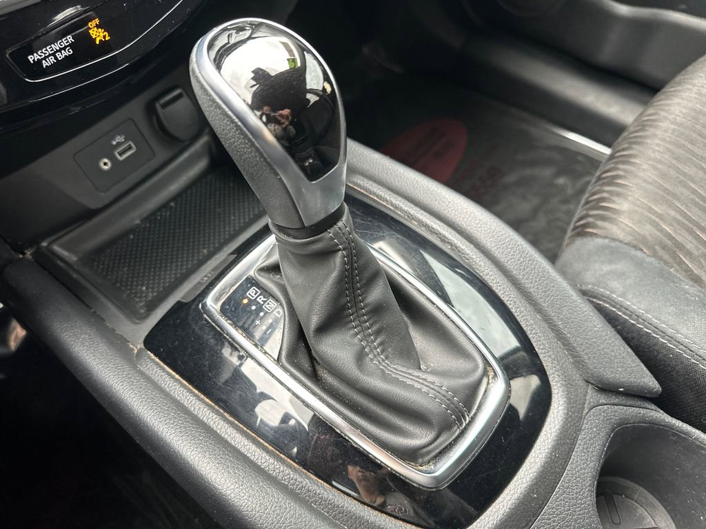 Used 2019 Nissan Rogue SV image 29