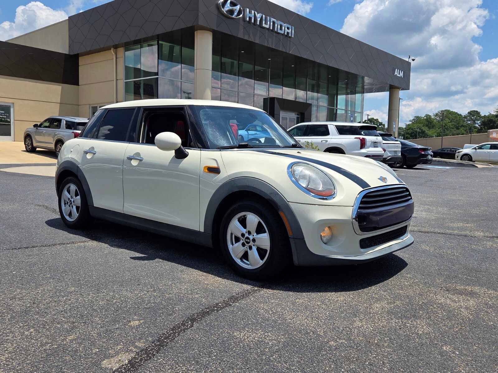 Used 2016 MINI Cooper 4-Door Hardtop FWD video 1