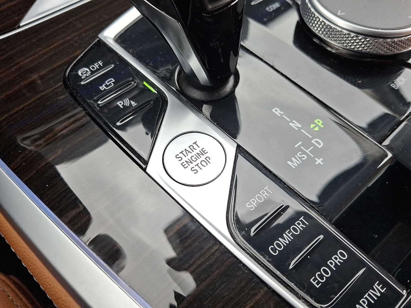 Used 2021 BMW X7 xDrive40i w/ Premium Package image 23