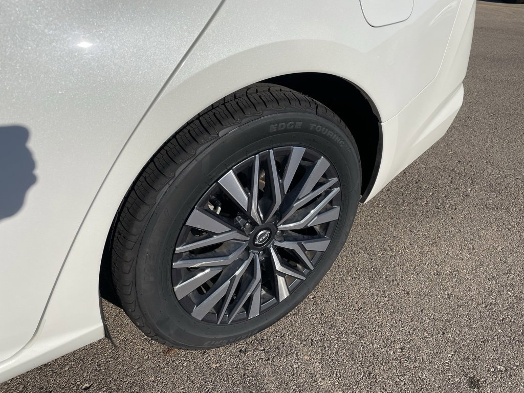 Used 2024 Nissan Altima 2.5 SV image 3