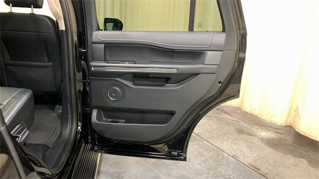 Used 2023 Ford Expedition XLT image 13