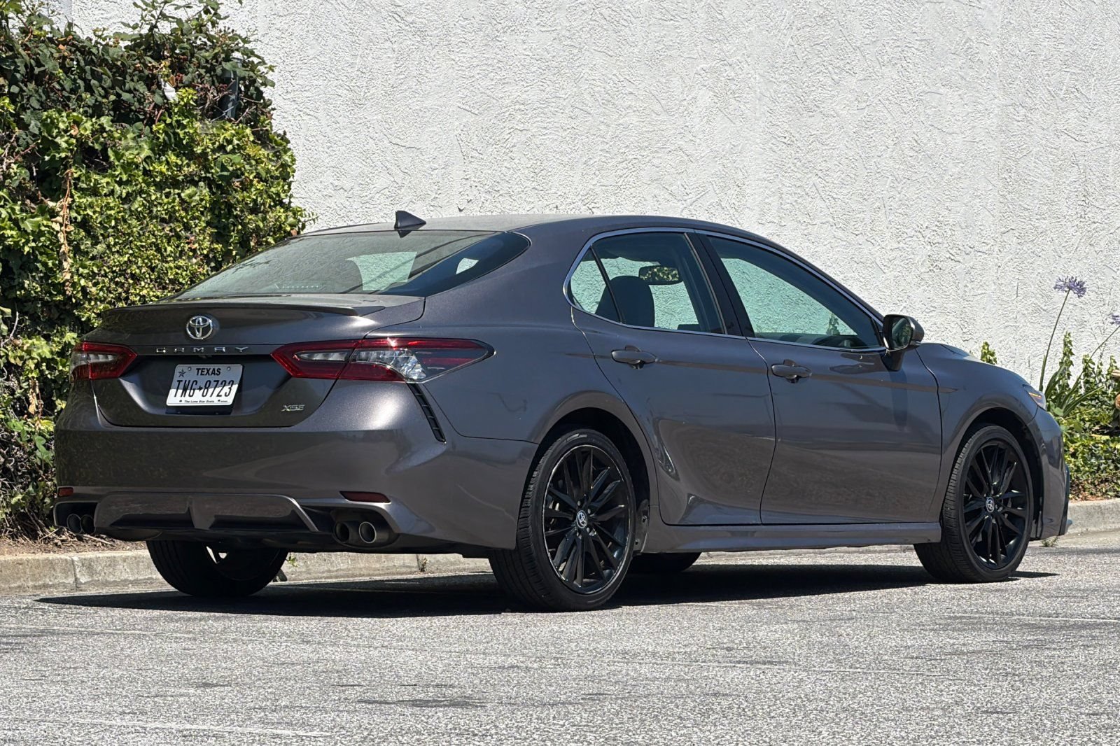 Used 2024 Toyota Camry XSE FWD image 4