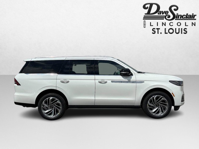 New 2026 Lincoln Navigator Reserve AWD/4WD image 2