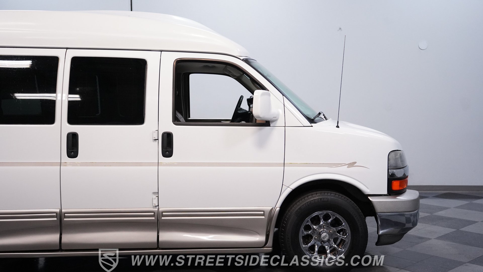 Used 2007 Chevrolet Express 1500 w/ Preferred Equipment Group RWD image 25