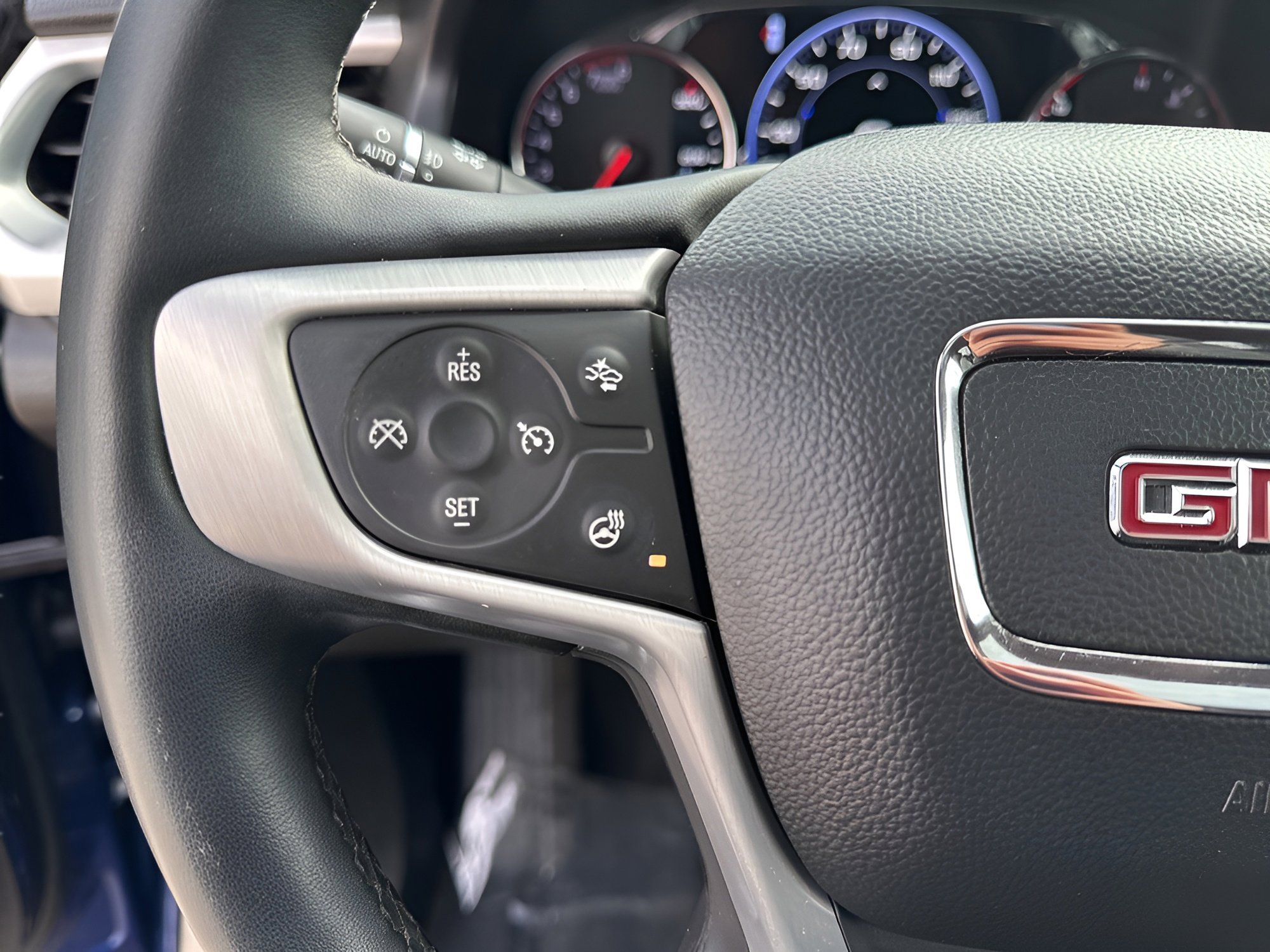 Used 2023 GMC Acadia SLT w/ Technology Package image 18