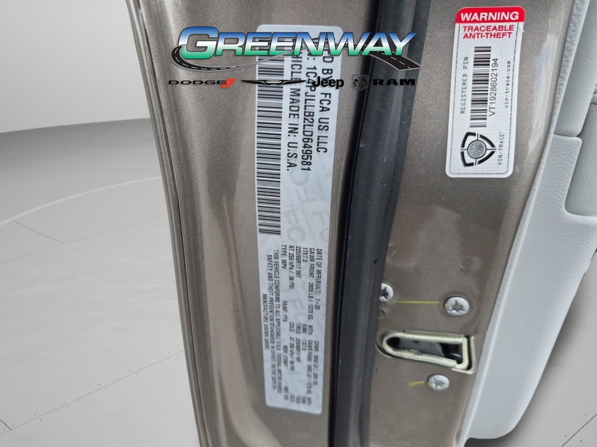 Used 2020 Jeep Cherokee Latitude Plus w/ Comfort/Convenience Group FWD image 28