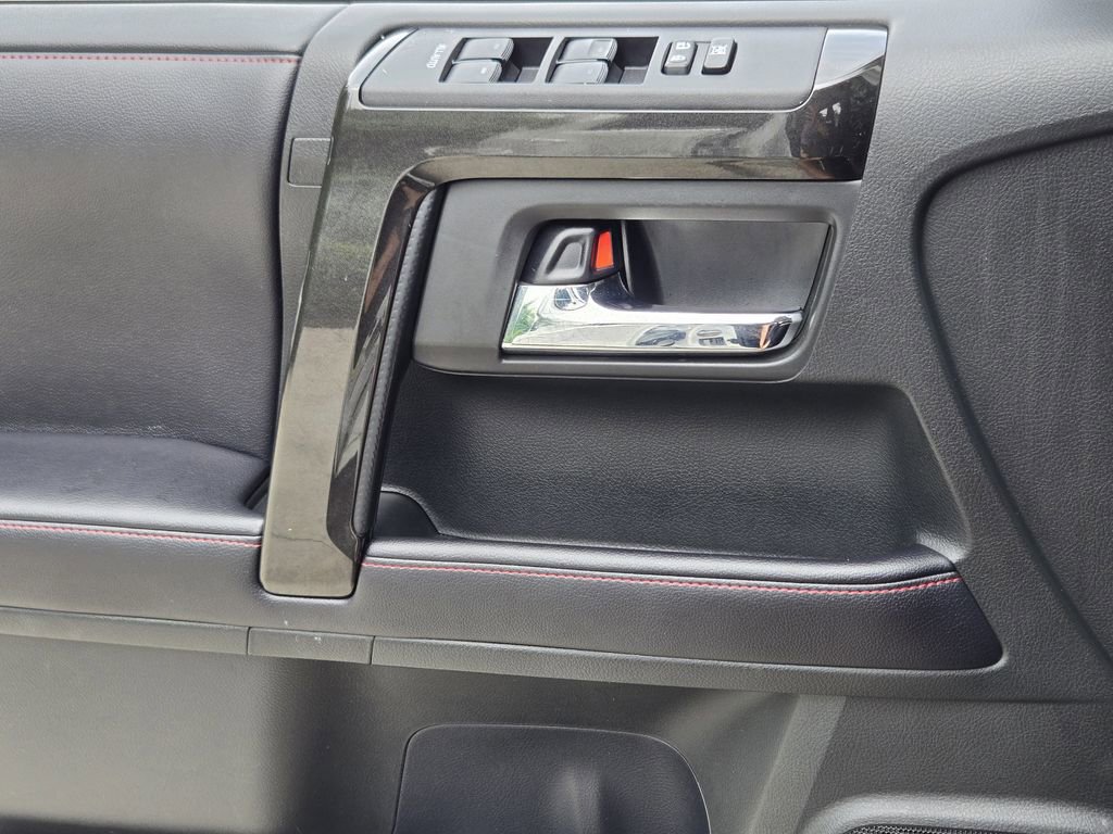 Used 2018 Toyota 4Runner TRD Off-Road AWD/4WD image 30