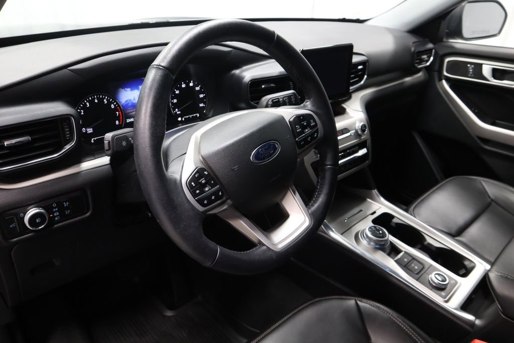 Certified 2022 Ford Explorer XLT w/ Equipment Group 202A image 27