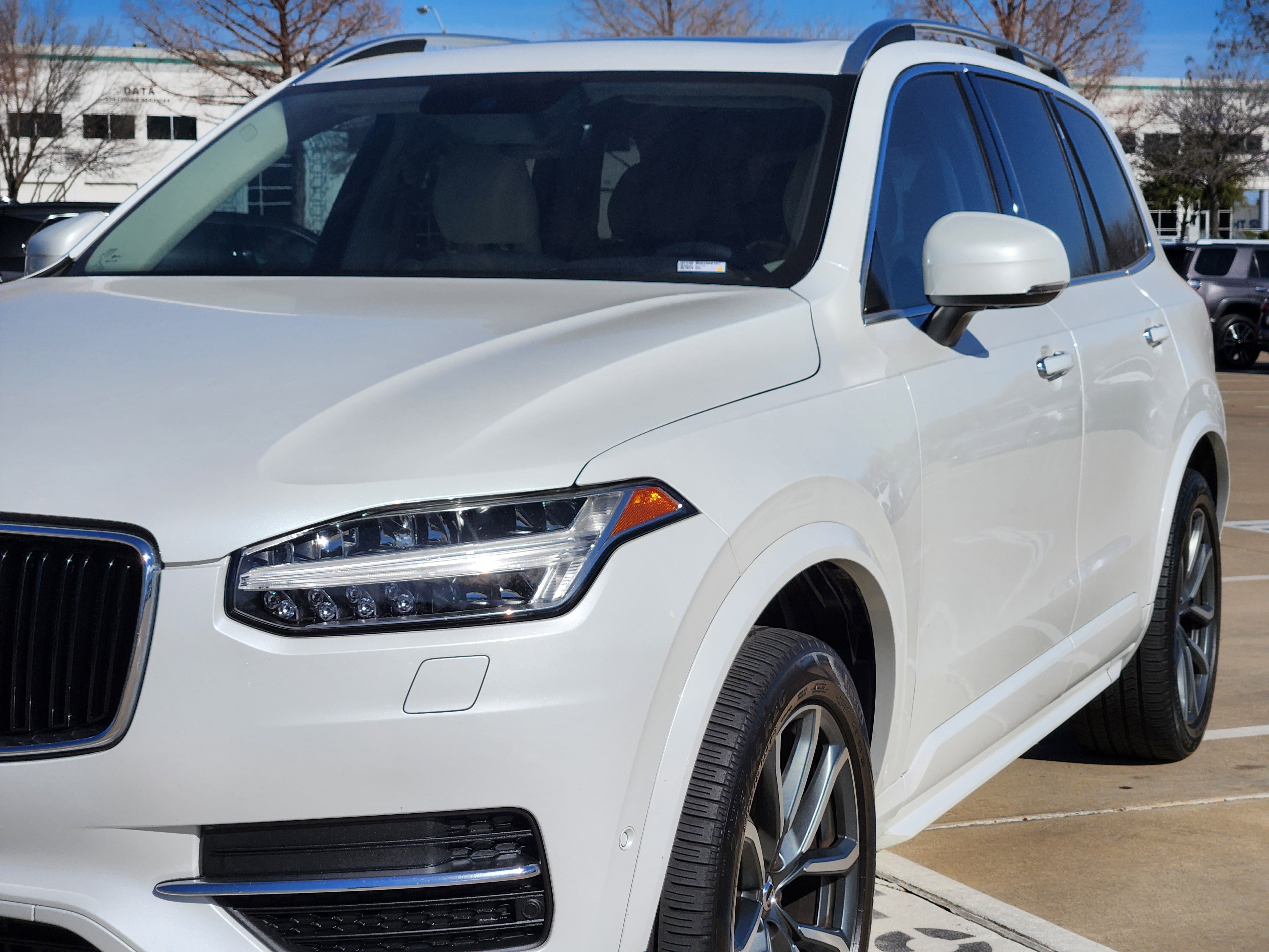 Used 2017 Volvo XC90 T6 Momentum w/ Vision Package image 9