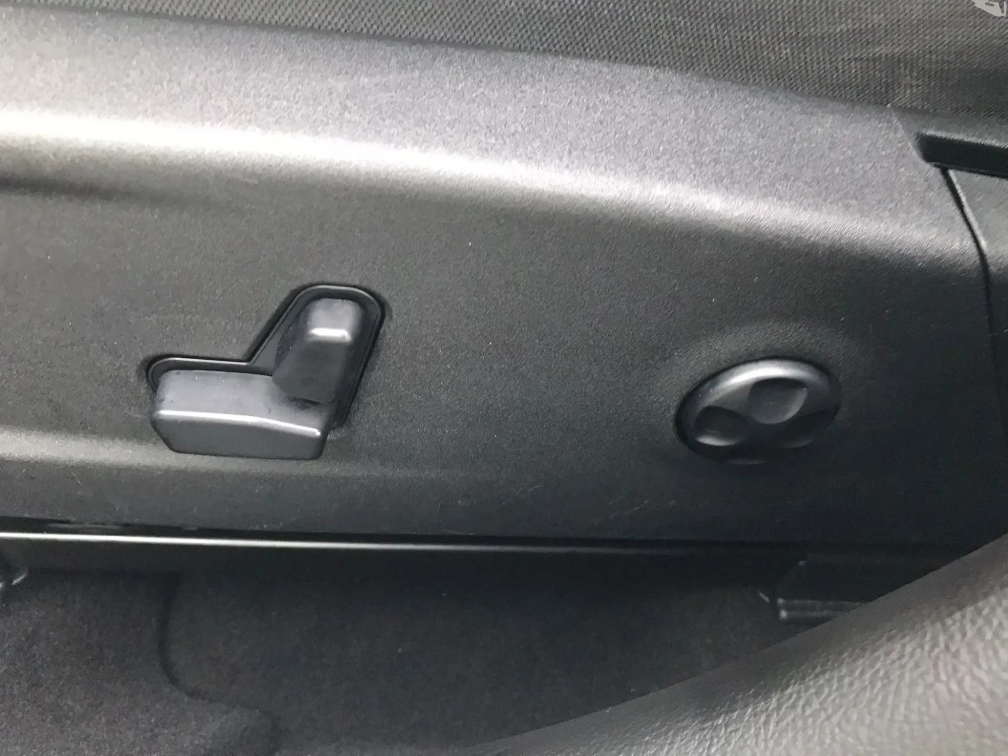 Used 2019 Dodge Charger SXT AWD/4WD image 15