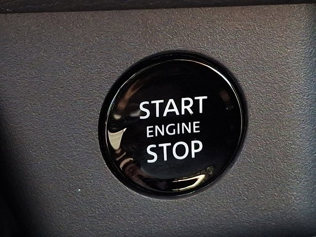 Used 2025 Nissan Rogue SV image 22