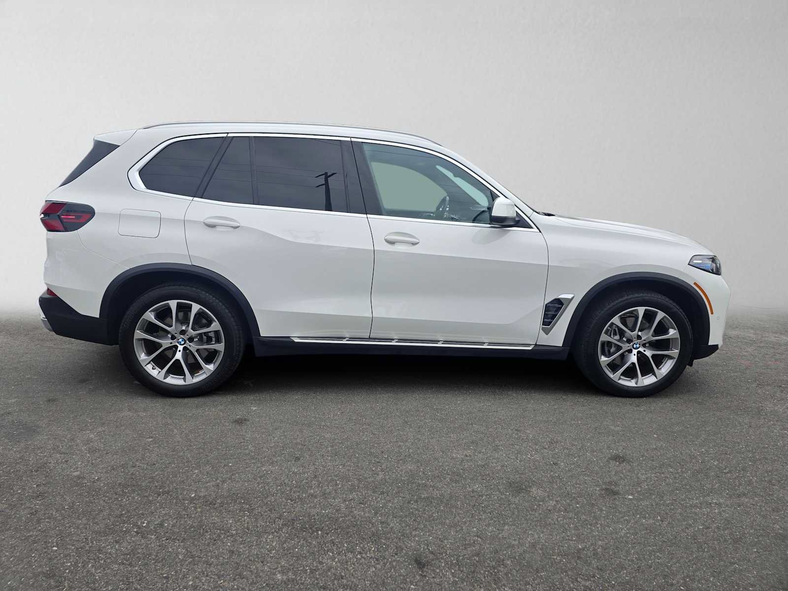 Used 2026 BMW X5 xDrive40i AWD/4WD image 2