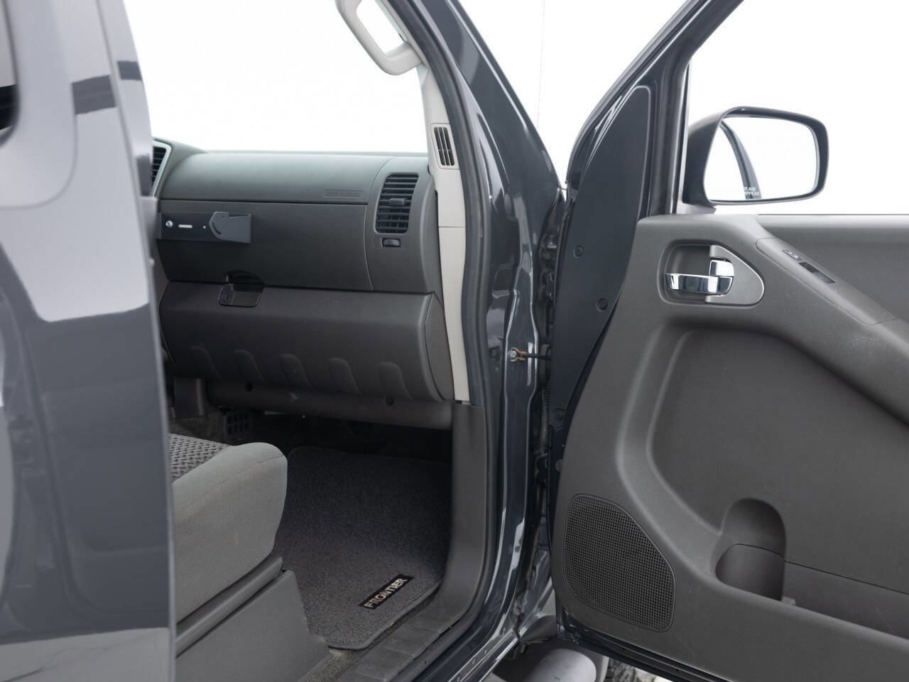 Used 2012 Nissan Frontier SV w/ SV Premium Utility Pkg image 28