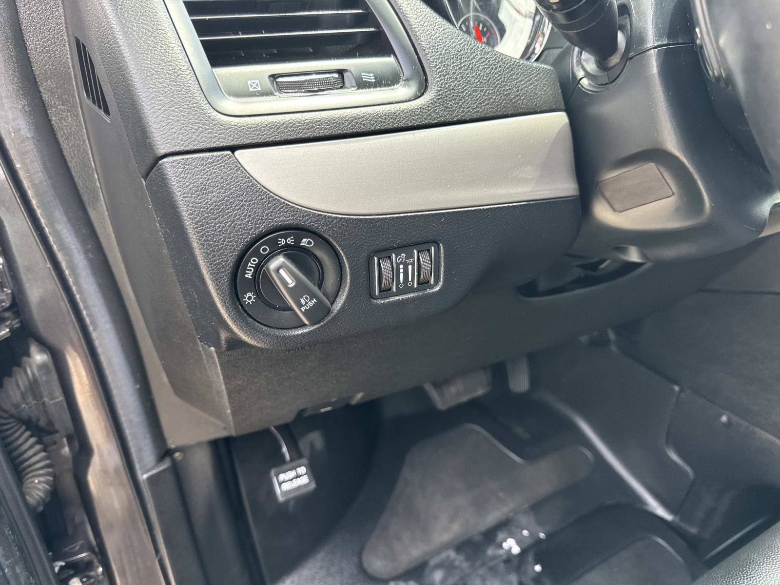 Used 2016 Dodge Grand Caravan R/T w/ Safety Sphere Group FWD image 23