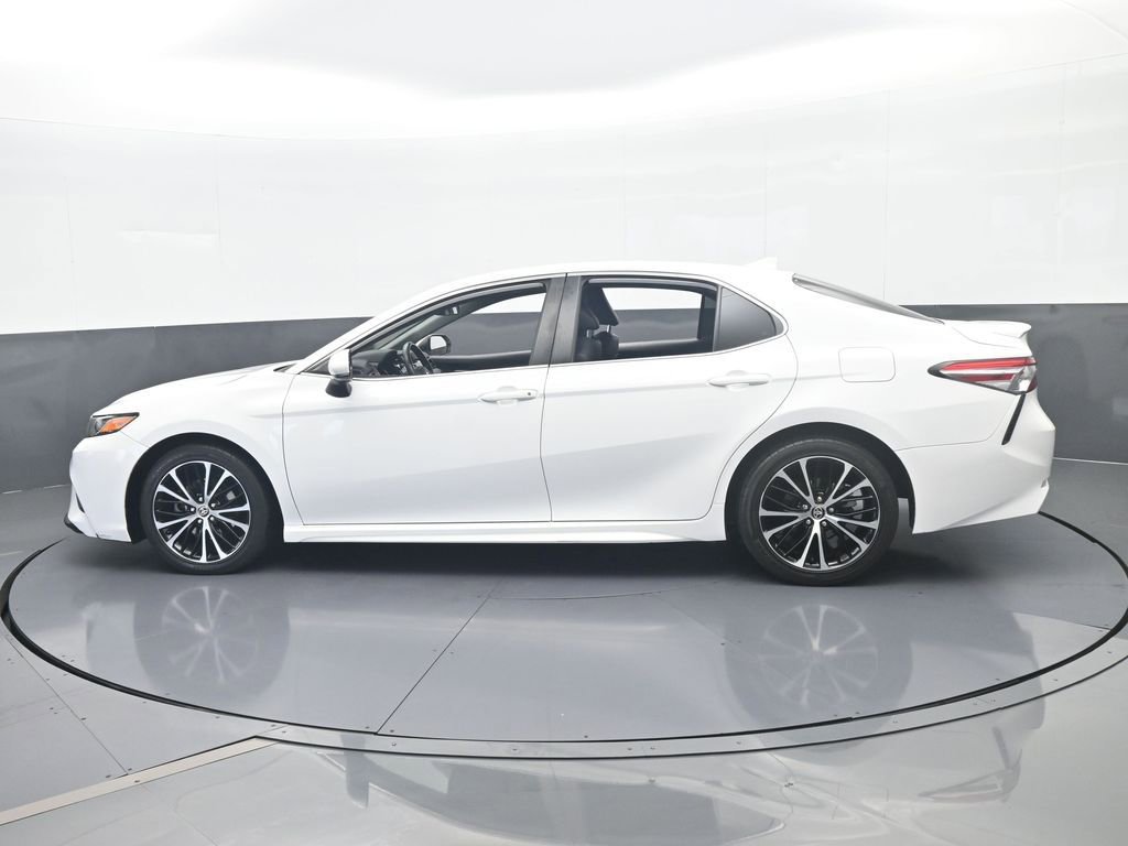 Used 2020 Toyota Camry SE image 3