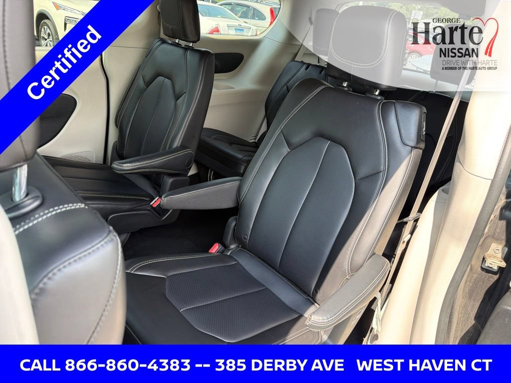 Used 2023 Chrysler Pacifica Touring-L FWD image 19