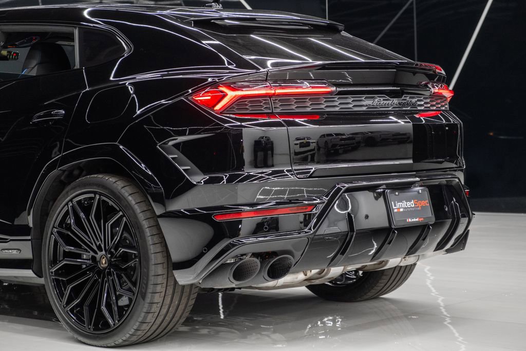 Used 2025 Lamborghini Urus SE image 14