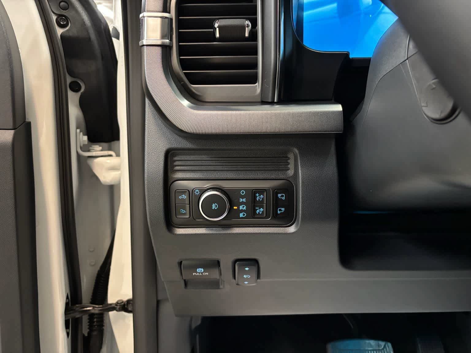 Used 2025 Ford F450 Platinum AWD/4WD image 16