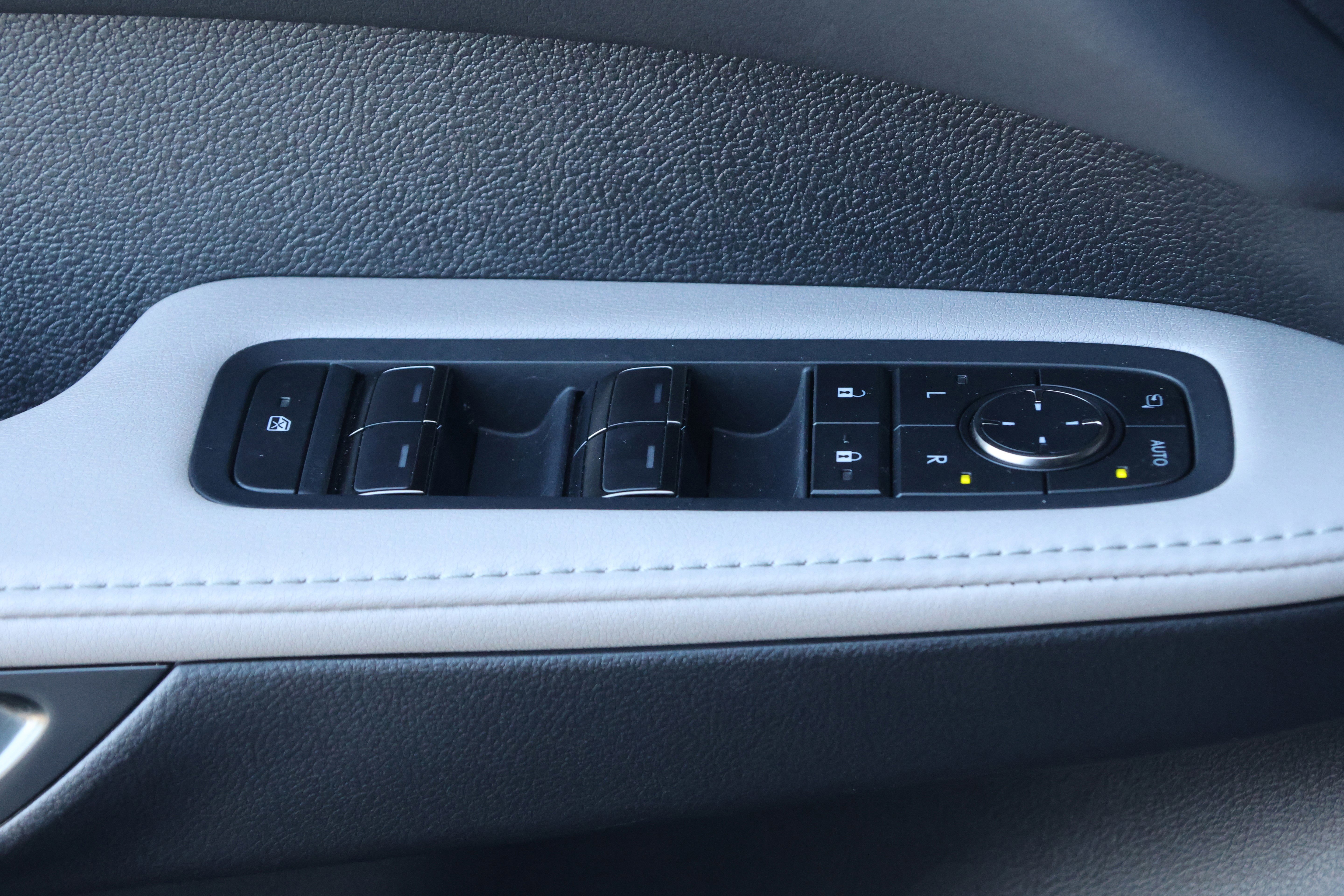 Used 2025 Lexus RX 350 Premium image 13