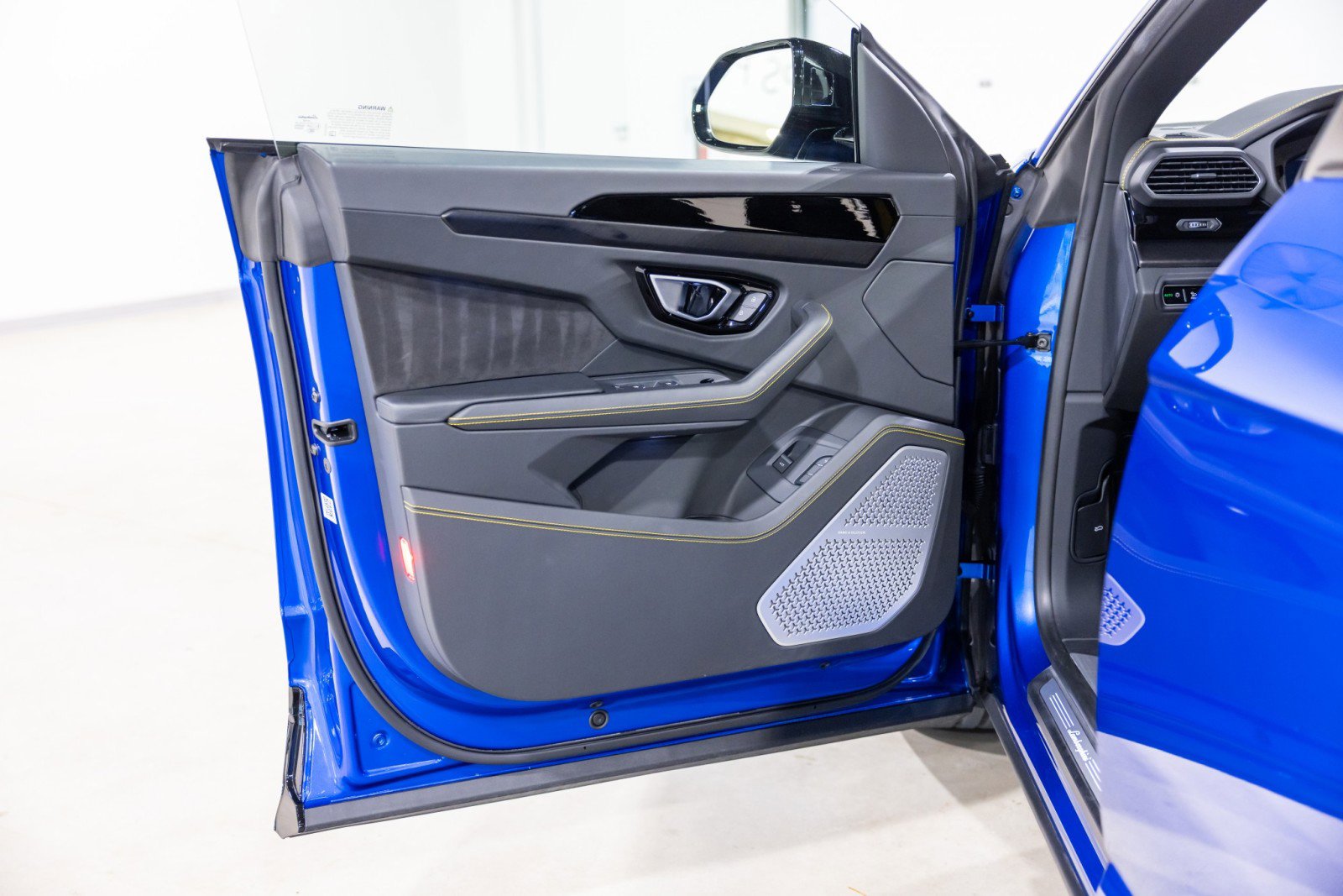 Used 2022 Lamborghini Urus image 29