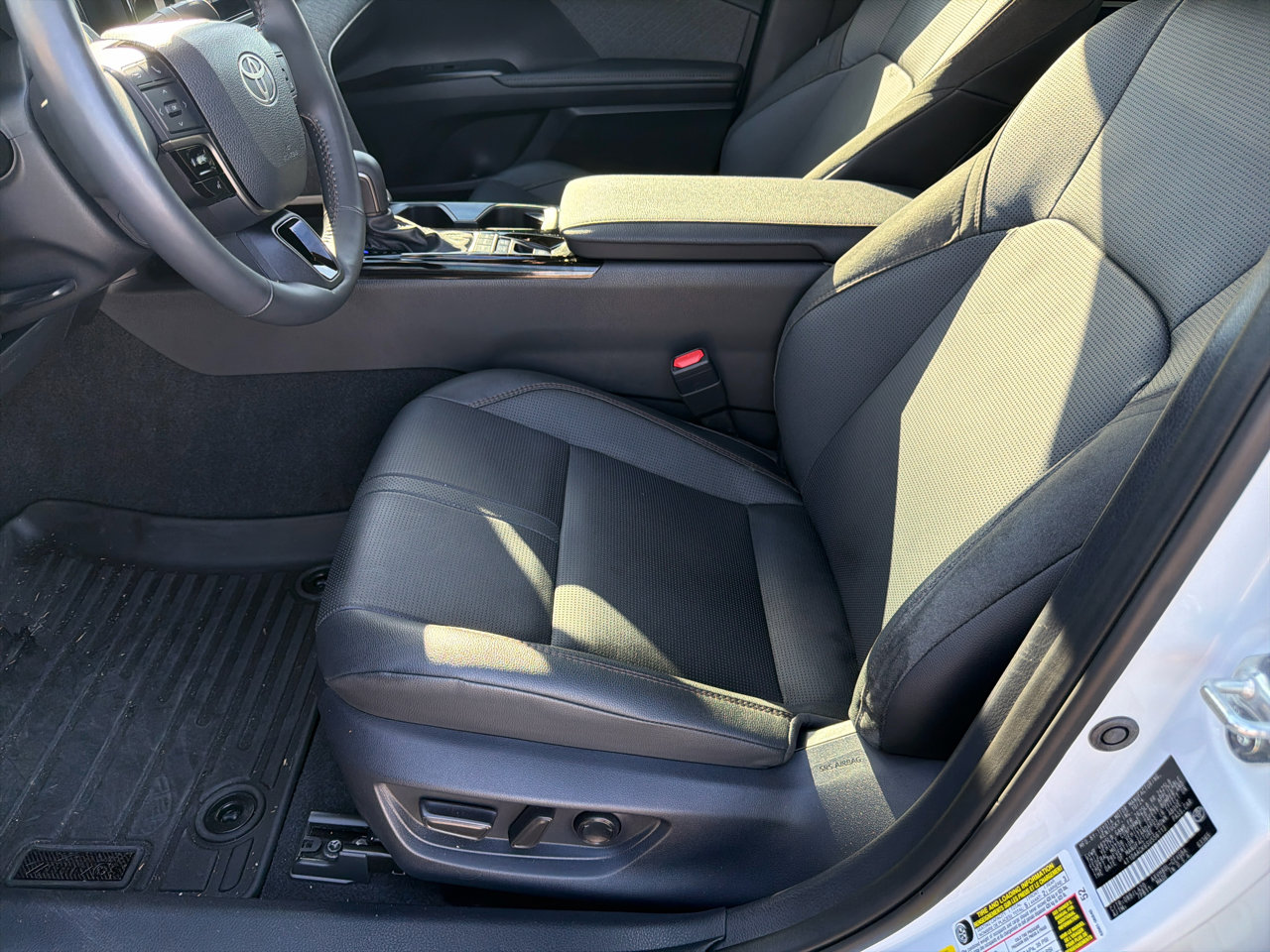 Used 2025 Toyota Camry XLE image 15