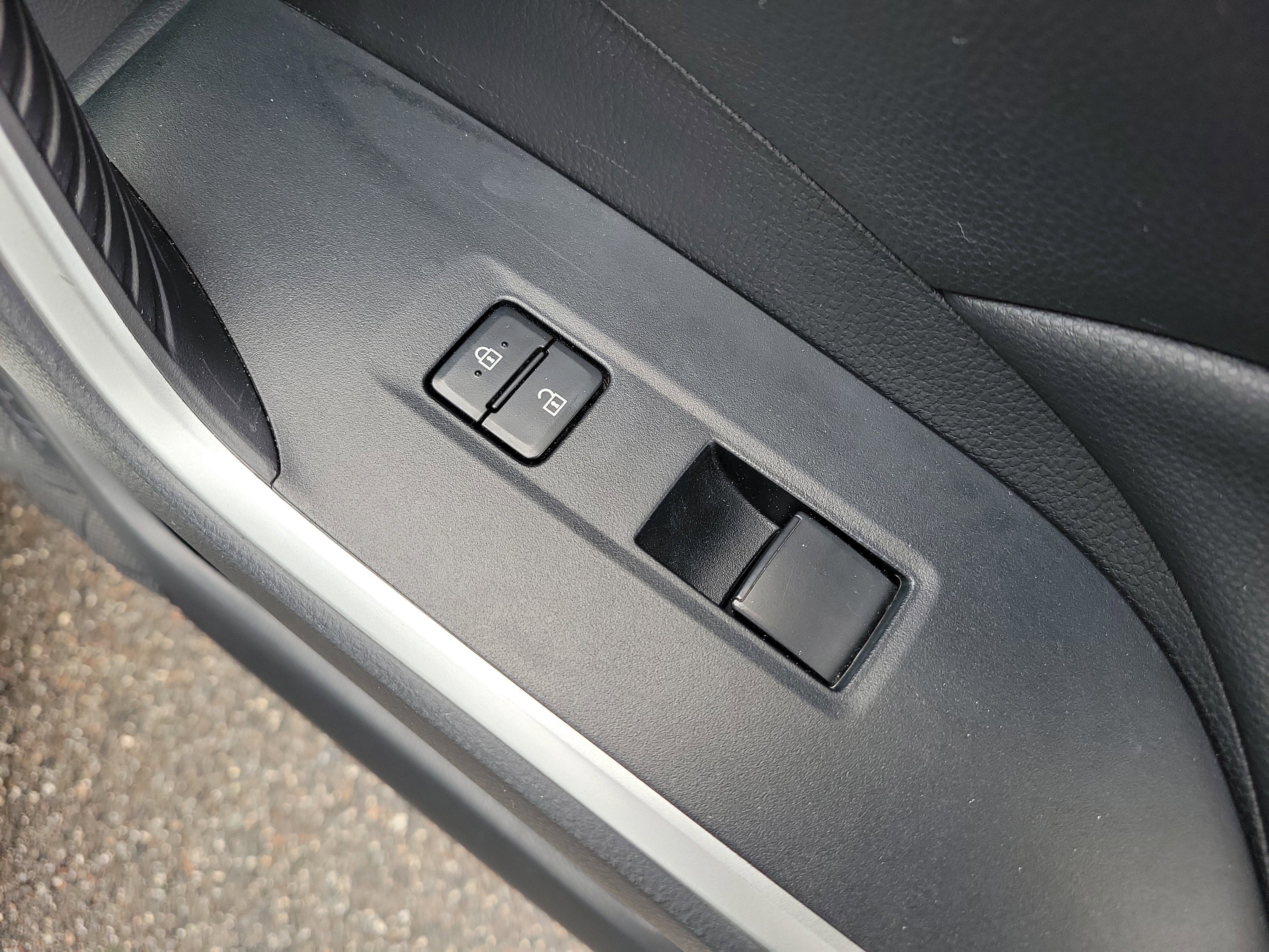 Used 2021 Toyota RAV4 LE image 11
