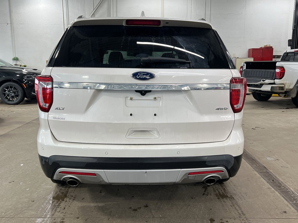 Used 2017 Ford Explorer XLT image 5