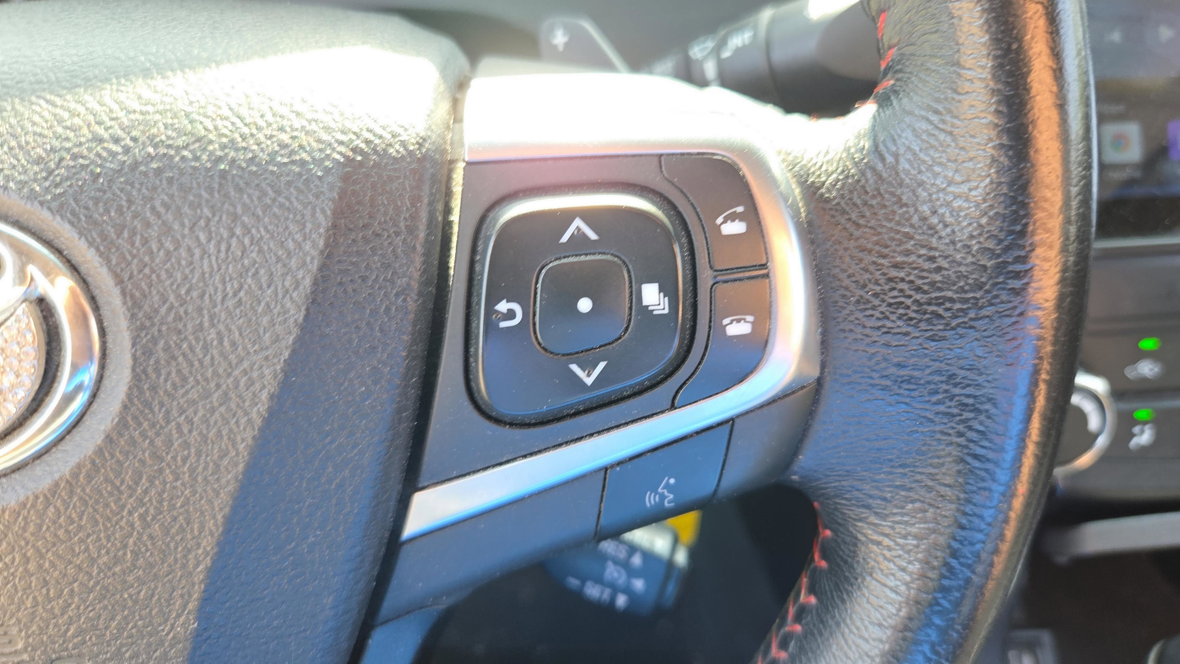 Used 2015 Toyota Camry SE w/ Moonroof Package FWD image 24