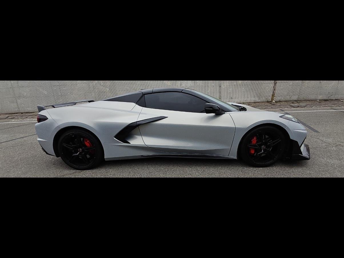Used 2021 Chevrolet Corvette Stingray Convertible w/ Z51 Performance Package RWD image 19