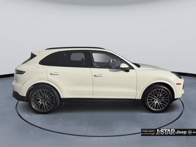 Used 2023 Porsche Cayenne Platinum Edition AWD/4WD image 4