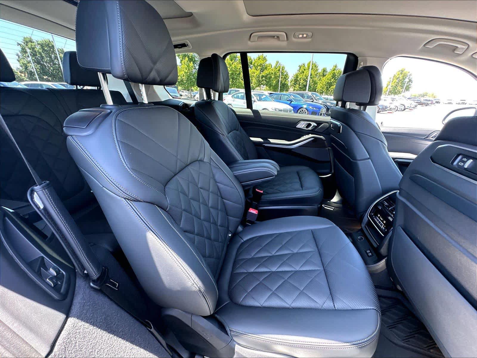 Used 2025 BMW X7 xDrive40i w/ Premium Package AWD/4WD image 28