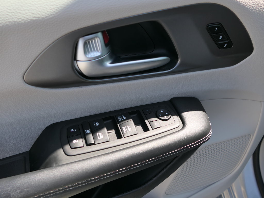 Certified 2023 Chrysler Pacifica Touring-L FWD image 14