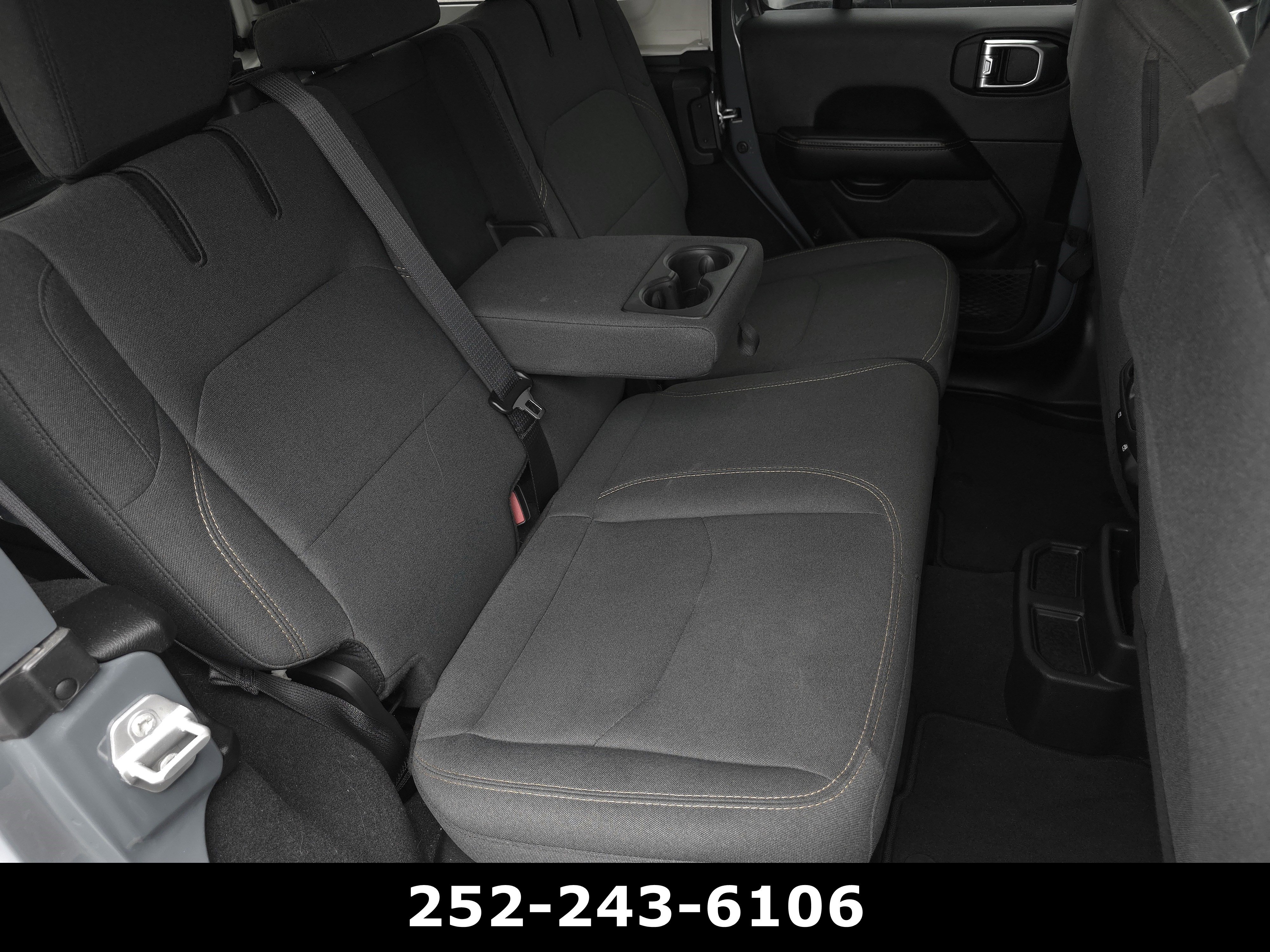 Used 2025 Jeep Wrangler Sahara image 34