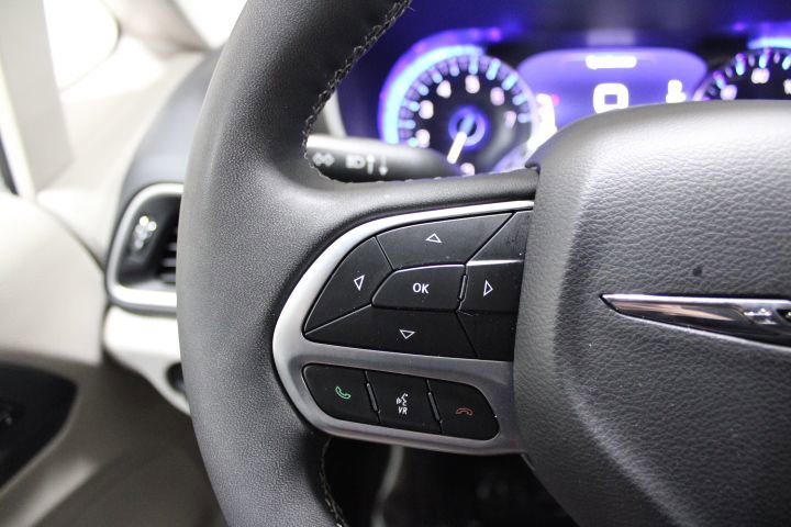 Used 2024 Chrysler Pacifica Touring-L image 25