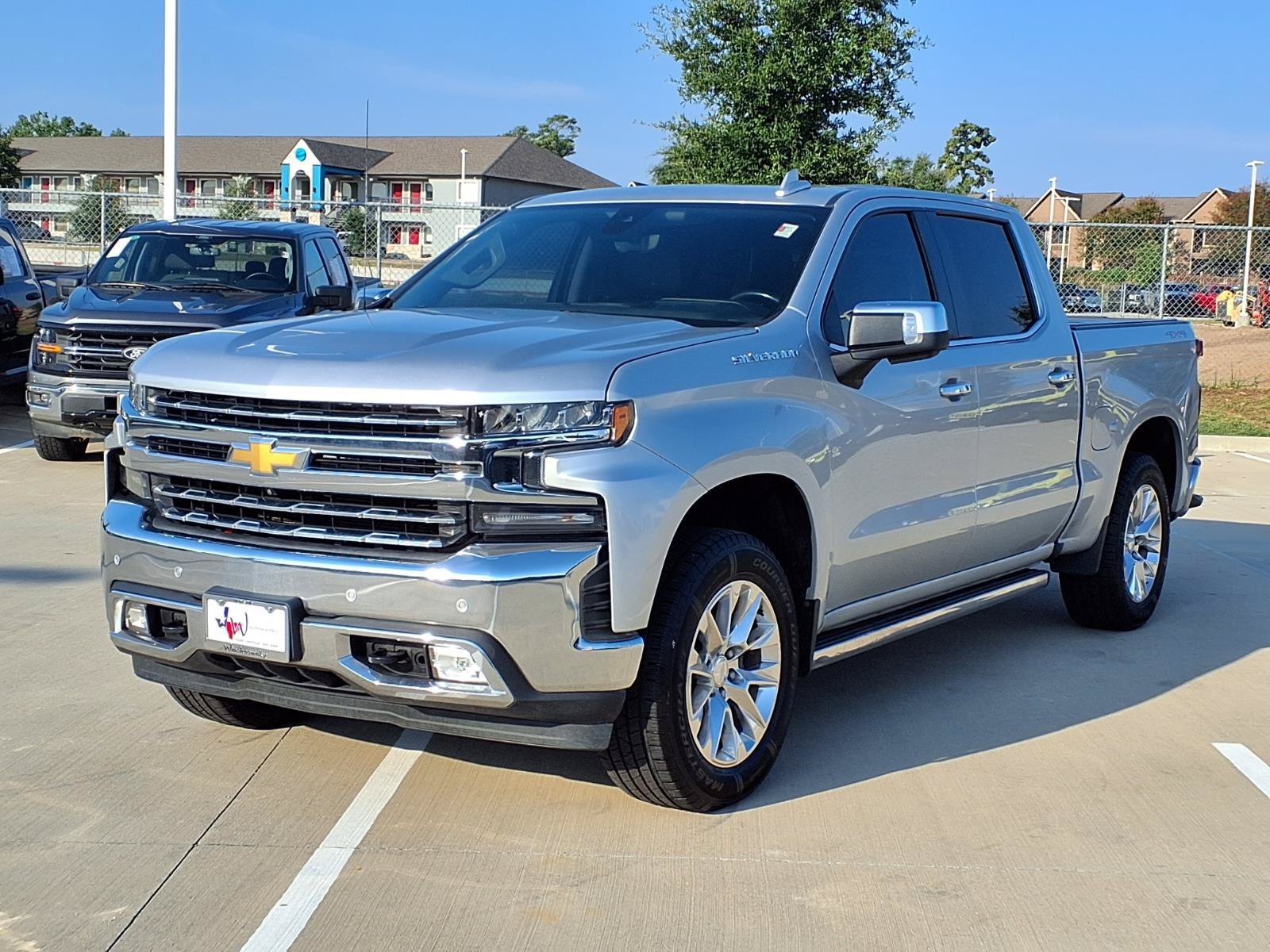 Used 2019 Chevrolet Silverado 1500 LTZ w/ LTZ Premium Package AWD/4WD image 3