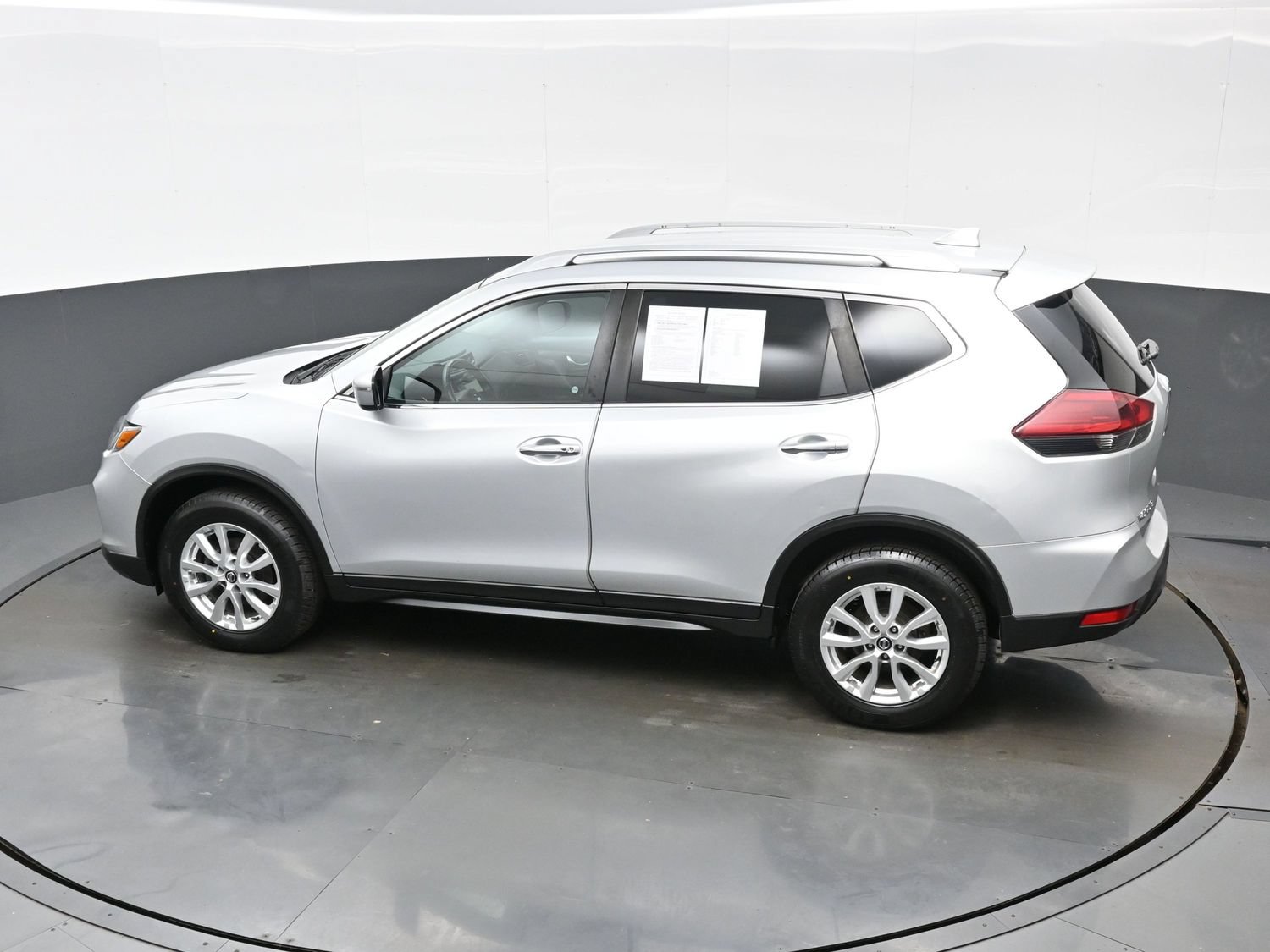 Used 2018 Nissan Rogue SV AWD/4WD image 38