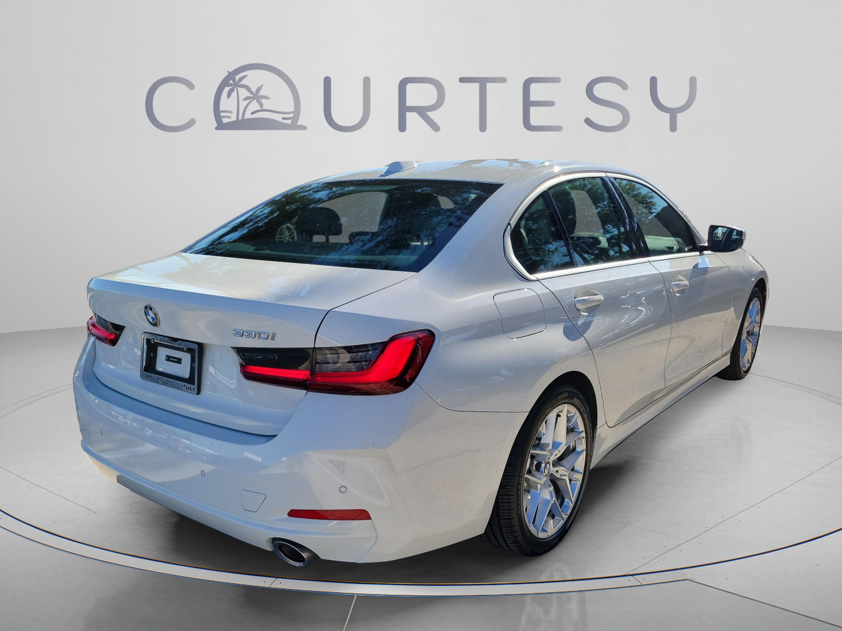 Used 2025 BMW 330i Sedan RWD image 3