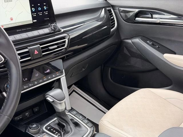 Used 2023 Kia Seltos EX image 12
