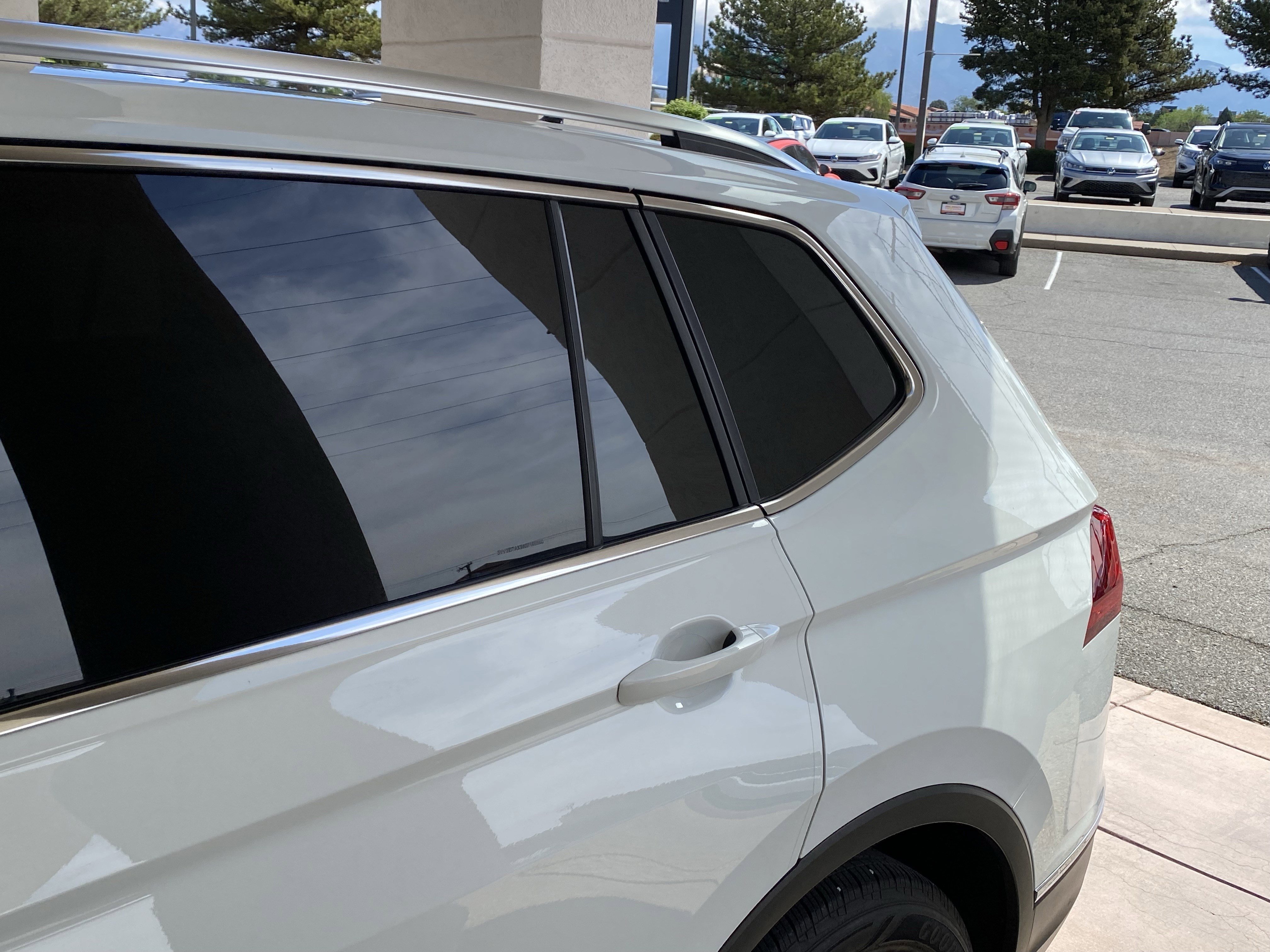 Used 2022 Volkswagen Tiguan SE w/ Panoramic Sunroof Package FWD image 54