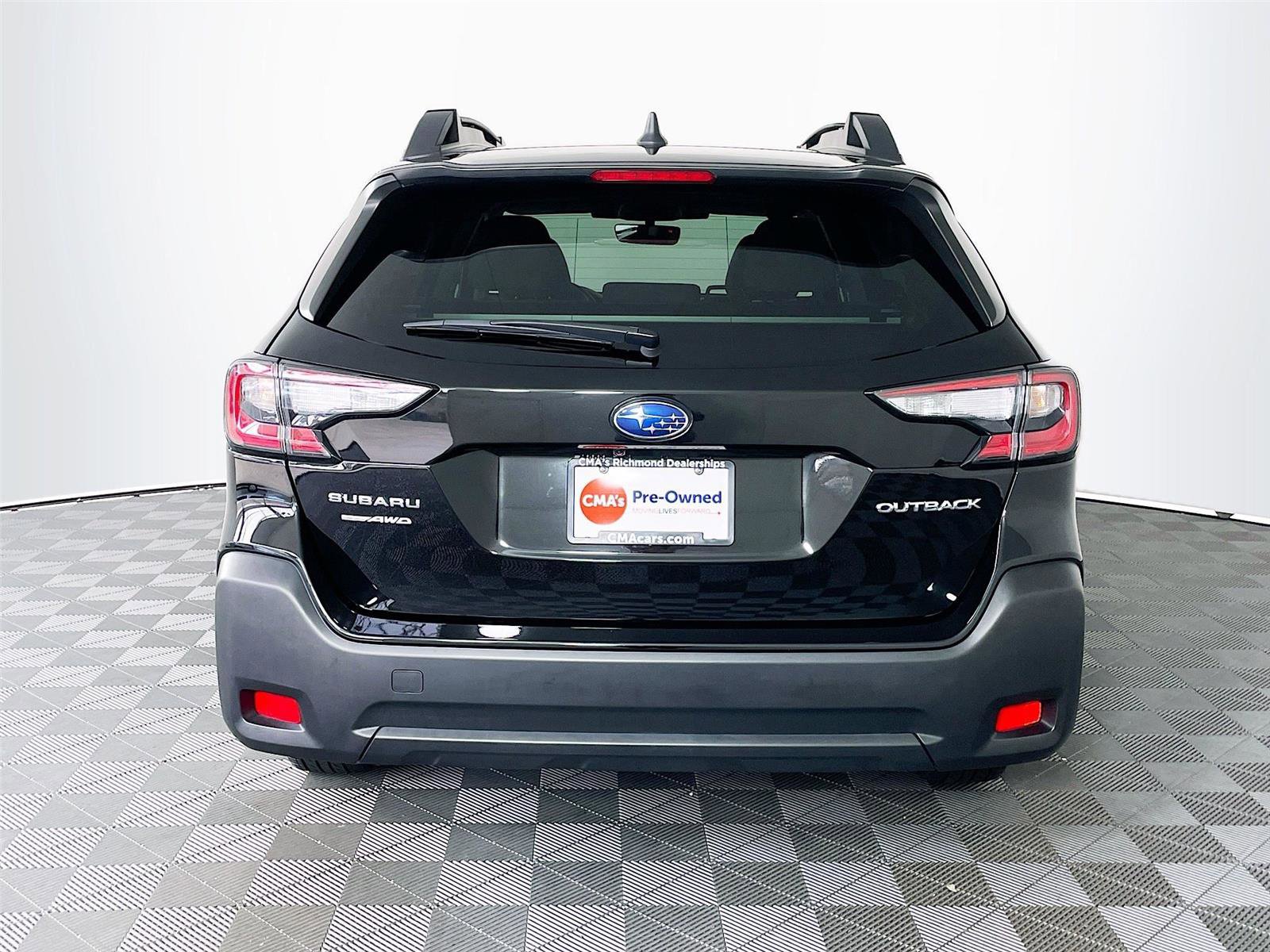 Used 2025 Subaru Outback Premium image 9